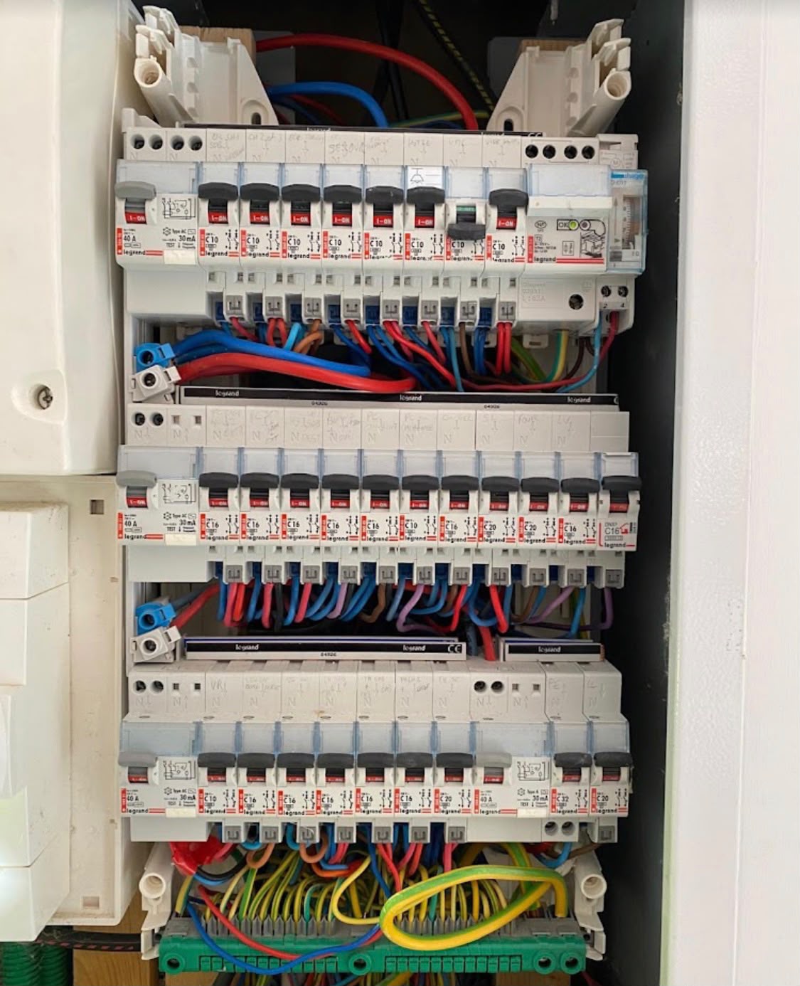 Tableau électrique Legrand — plomberie et électricité Orion Construction
